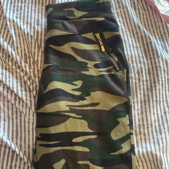 Clothes - Picture 7 of 16